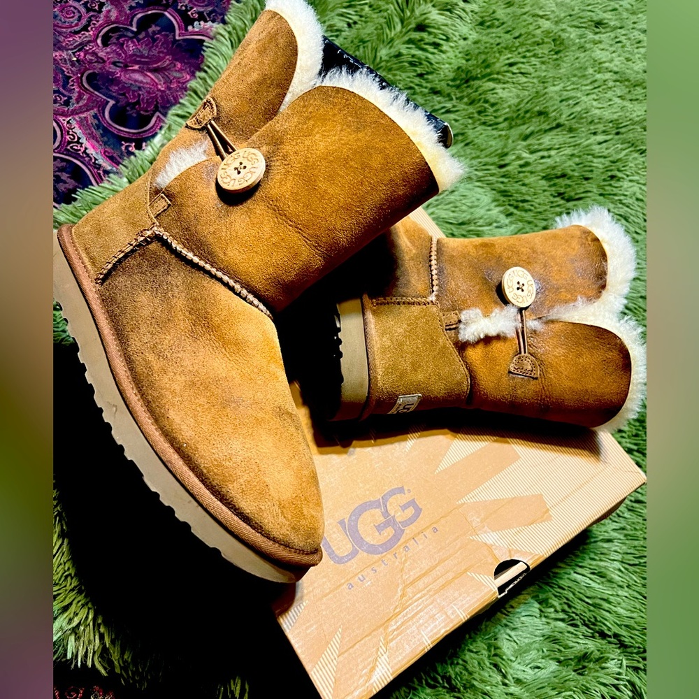 ✨Authentic UGG 🤎Australia Bailey Button Bomber Boots✨